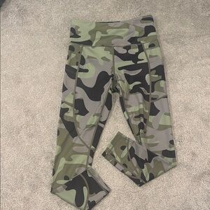 Zyia Camo Leggings light n tight size 4 EUC